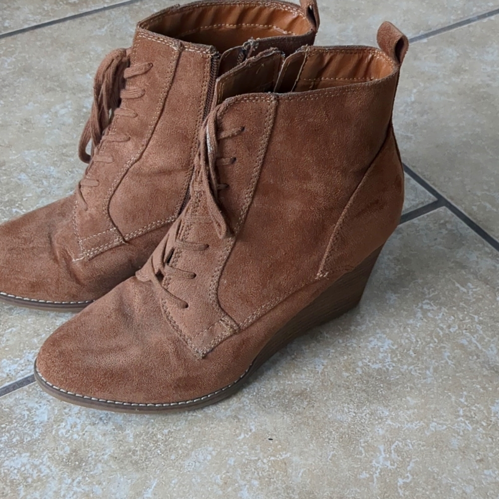 zip/lace up Wedge booty